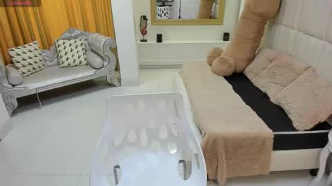 gabriela online show from 04/08/26, 03:56