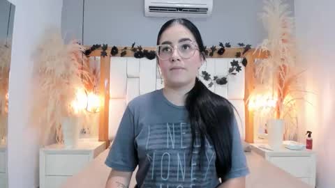 Snapshot of gabyjhons chatting on 12/17/25, 06:25 gabyjhons online show from 12/17/25, 06:25