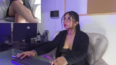 Snapshot of gabyttaylor chatting on 11/07/25, 02:06 GABYTAYLOR online show from 11/07/25, 02:06