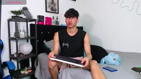 Snapshot of gael_jones chatting on 10/26/25, 05:02 gael_jones online show from 10/26/25, 05:02