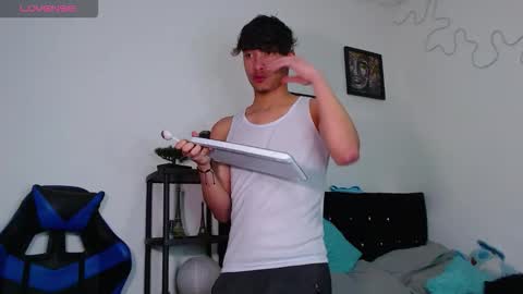 Snapshot of gael_jones chatting on 10/27/25, 05:33 gael_jones online show from 10/27/25, 05:33