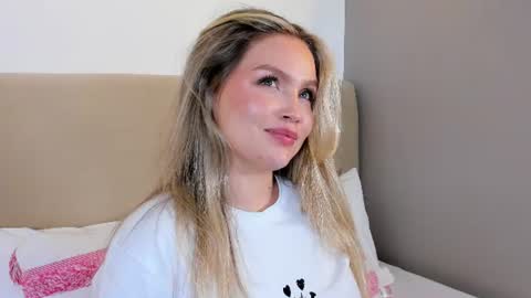 Gaia Baker  online show from 06/25/26, 03:39