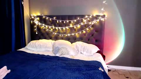 My name Lou 3 online show from 12/17/25, 02:56