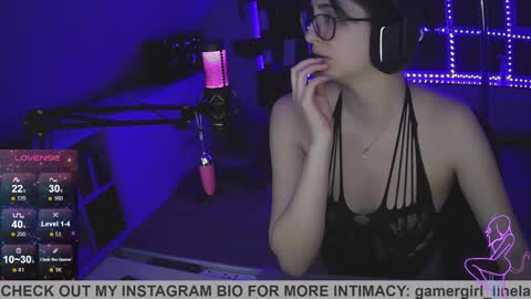 gamergirl_linela online show from 10/13/25, 12:43
