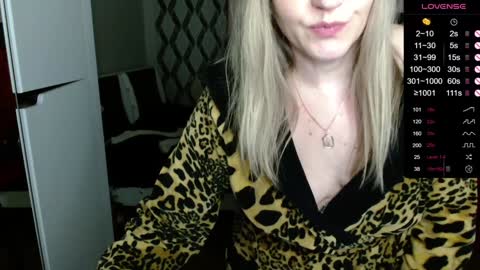 Snapshot of ganet469 chatting on 12/11/24, 11:32 Janette online show from 12/11/24, 11:32