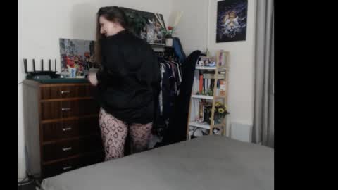 HOT  online show from 11/29/25, 10:40