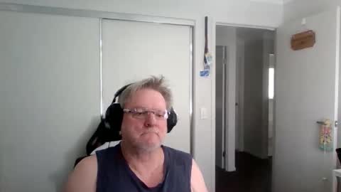 Snapshot of gangster527 chatting on 06/08/26, 02:45 loseraussie online show from 06/08/26, 02:45