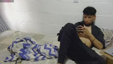 Snapshot of garou420 chatting on 12/17/25, 06:36 GAROU online show from 12/17/25, 06:36