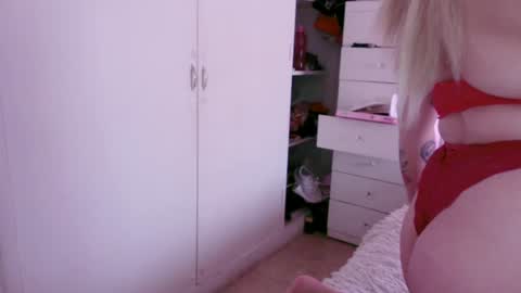 Snapshot of gatitahorny69 chatting on 06/19/26, 03:27 gatitahorny69 online show from 06/19/26, 03:27
