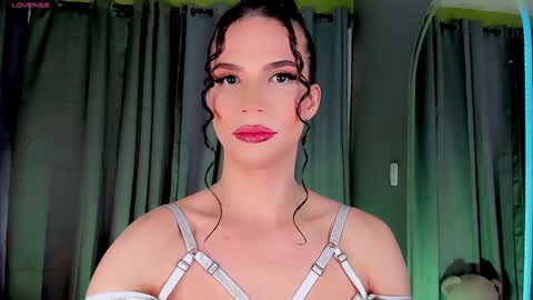 Snapshot of gatitavenecis1 chatting on 01/21/25, 02:05 Vnecis Marn online show from 01/21/25, 02:05