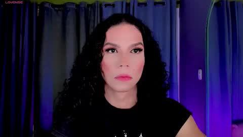 Snapshot of gatitavenecis1 chatting on 02/11/25, 10:28 Vnecis Marn online show from 02/11/25, 10:28