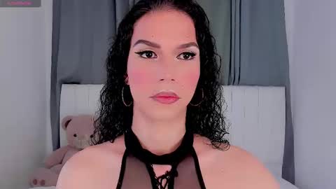 Snapshot of gatitavenecis1 chatting on 09/19/25, 12:06 Vnecis Marn online show from 09/19/25, 12:06