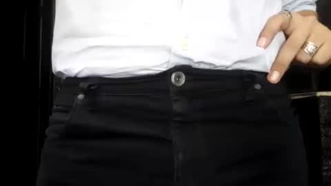 Snapshot of gato6131 chatting on 02/18/25, 02:49 gato6131 online show from 02/18/25, 02:49