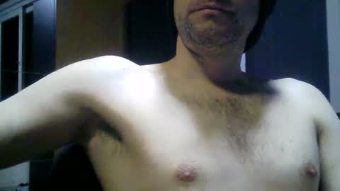 Snapshot of gauchors21 chatting on 12/01/25, 03:00 gauchors21 online show from 12/01/25, 03:00