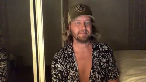 Snapshot of gcsurfer81 chatting on 10/16/25, 09:32 gcsurfer81 online show from 10/16/25, 09:32