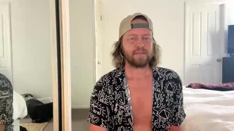 Snapshot of gcsurfer81 chatting on 10/28/25, 12:25 gcsurfer81 online show from 10/28/25, 12:25