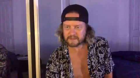 Snapshot of gcsurfer81 chatting on 11/29/25, 09:45 gcsurfer81 online show from 11/29/25, 09:45