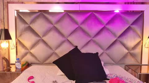 Maria  online show from 09/18/25, 03:19