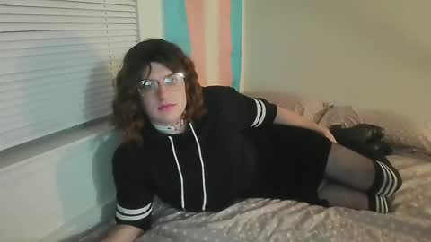 Rachelle online show from 11/10/25, 01:59