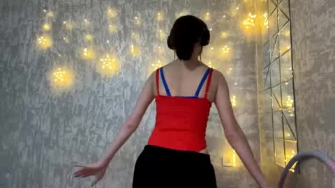 Snapshot of genieflug chatting on 04/14/26, 03:29 Riana online show from 04/14/26, 03:29