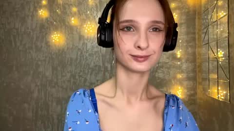 Snapshot of genieflug chatting on 04/15/26, 01:07 Riana online show from 04/15/26, 01:07