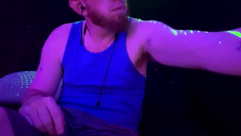 Snapshot of genitalwars chatting on 11/16/25, 06:19 genitalwars online show from 11/16/25, 06:19