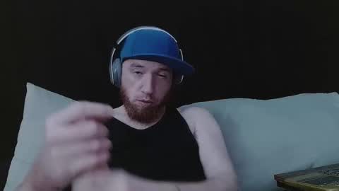 Snapshot of genitalwars chatting on 12/18/25, 04:07 genitalwars online show from 12/18/25, 04:07