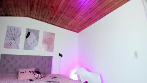 Snapshot of gennesis_love chatting on 03/08/25, 07:49 Sofia online show from 03/08/25, 07:49