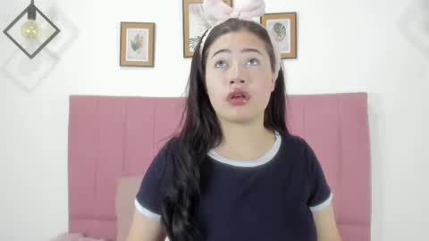 Snapshot of gennesis_love chatting on 09/26/25, 04:05 Sofia online show from 09/26/25, 04:05