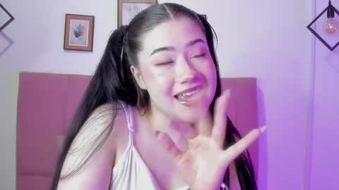 Snapshot of gennesis_love chatting on 09/27/25, 03:22 Sofia online show from 09/27/25, 03:22