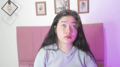 Snapshot of gennesis_love chatting on 10/11/25, 01:38 Sofia online show from 10/11/25, 01:38