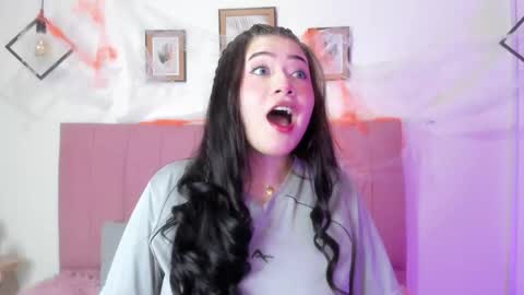 Snapshot of gennesis_love chatting on 10/28/25, 03:10 Sofia online show from 10/28/25, 03:10