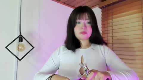 Snapshot of gennesis_love chatting on 12/17/25, 03:34 Sofia online show from 12/17/25, 03:34