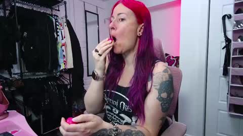 Genny Rock   and  online show from 05/05/26, 04:15