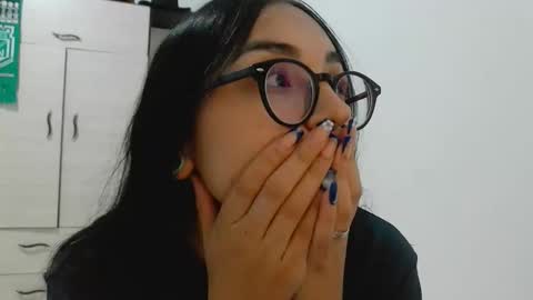 Snapshot of genoveva_18 chatting on 12/19/25, 12:28 Genoveva online show from 12/19/25, 12:28