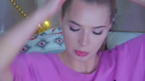 Snapshot of gentlerossi chatting on 12/17/24, 10:11 GentleRossi online show from 12/17/24, 10:11