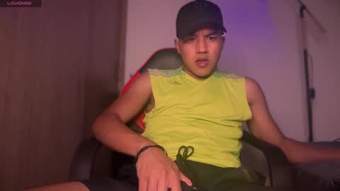 Snapshot of george_cams1 chatting on 01/07/25, 10:30 Jorge online show from 01/07/25, 10:30