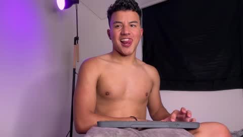 Snapshot of george_cams1 chatting on 01/17/25, 01:47 Jorge online show from 01/17/25, 01:47