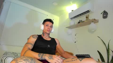 independent model online show from 12/31/24, 03:45