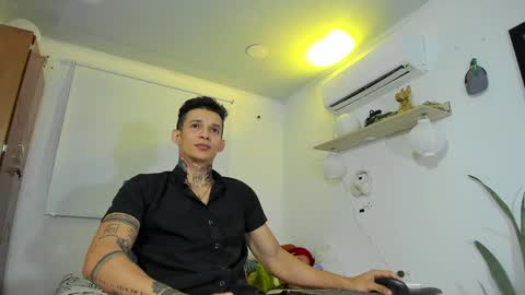 independent model online show from 01/02/25, 11:16