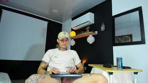 independent model online show from 01/06/25, 06:47