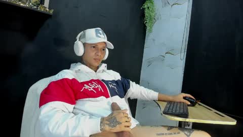 independent model online show from 04/01/26, 05:52