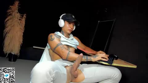 independent model online show from 05/23/26, 11:53