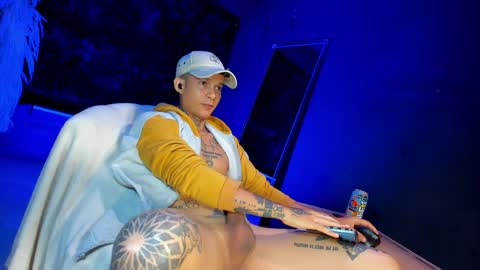 independent model online show from 05/28/26, 05:54