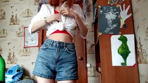 Snapshot of georgianahaeussler chatting on 04/10/26, 05:45 Ellie online show from 04/10/26, 05:45