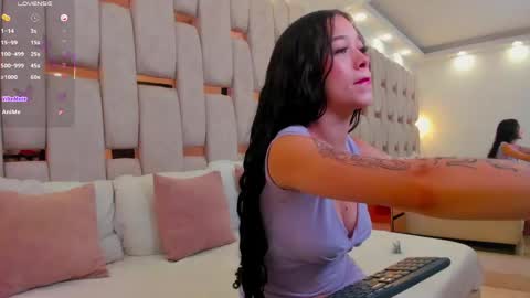 Georgina Kloss  online show from 05/26/26, 12:01