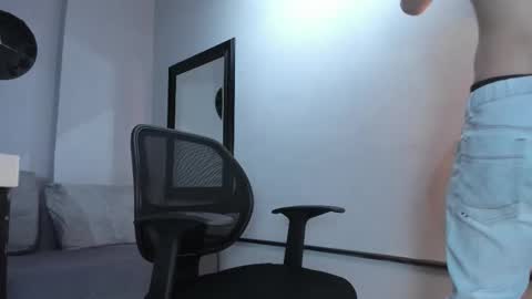 Snapshot of georgios_makris chatting on 12/17/25, 03:23 Georgios Makris online show from 12/17/25, 03:23