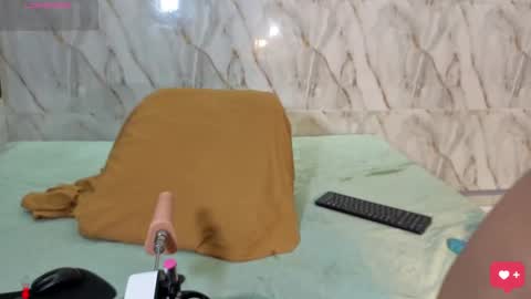 Snapshot of georgis__ chatting on 10/04/25, 08:40 Georgina online show from 10/04/25, 08:40