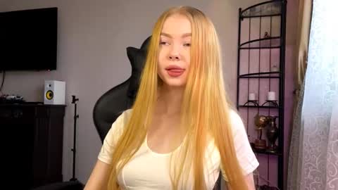 Amelia online show from 11/21/25, 06:23