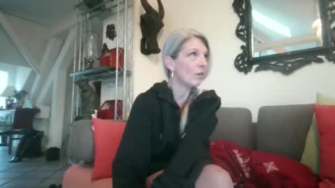 Snapshot of germansweety1 chatting on 11/22/25, 03:22 germansweety online show from 11/22/25, 03:22